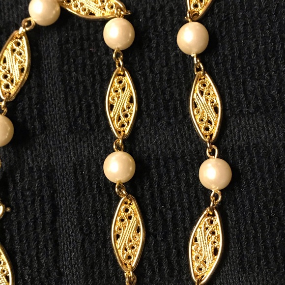 Vintage necklace faux pearls gold tone metal chain - Picture 3 of 8